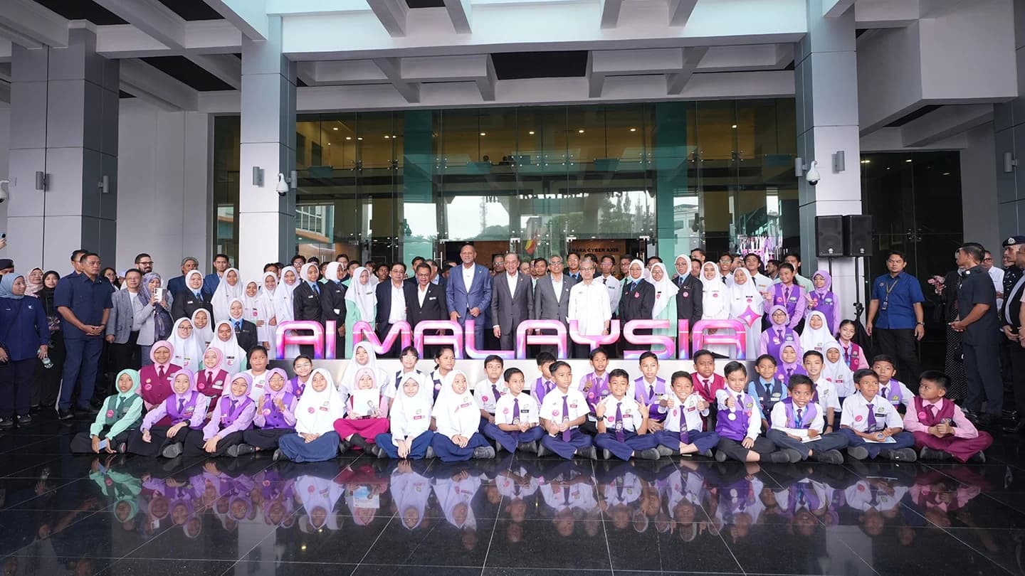 Officials, students and guests gathered at the official launch of AI Malaysia in Cyberjaya