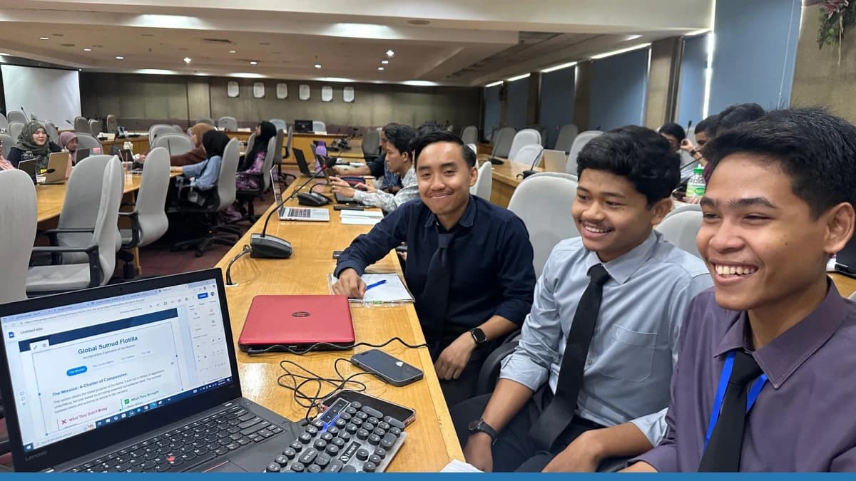 Universiti Sains Islam Malaysia students using Gemini Deep Research in class