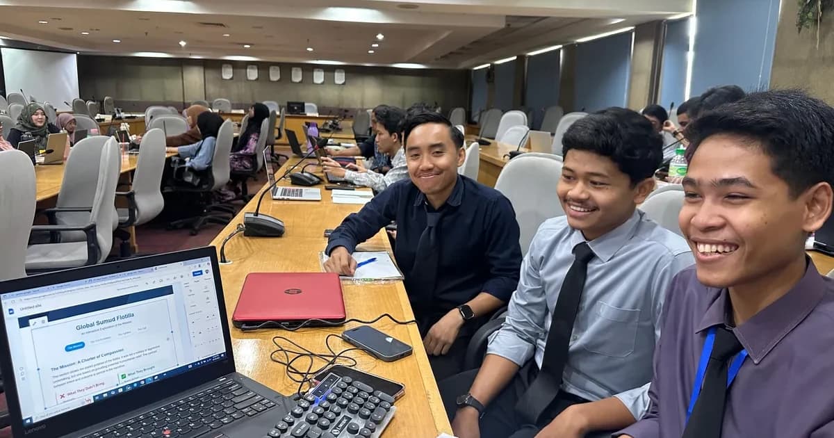 USIM students using Deep Research and NotebookLM in a classroom