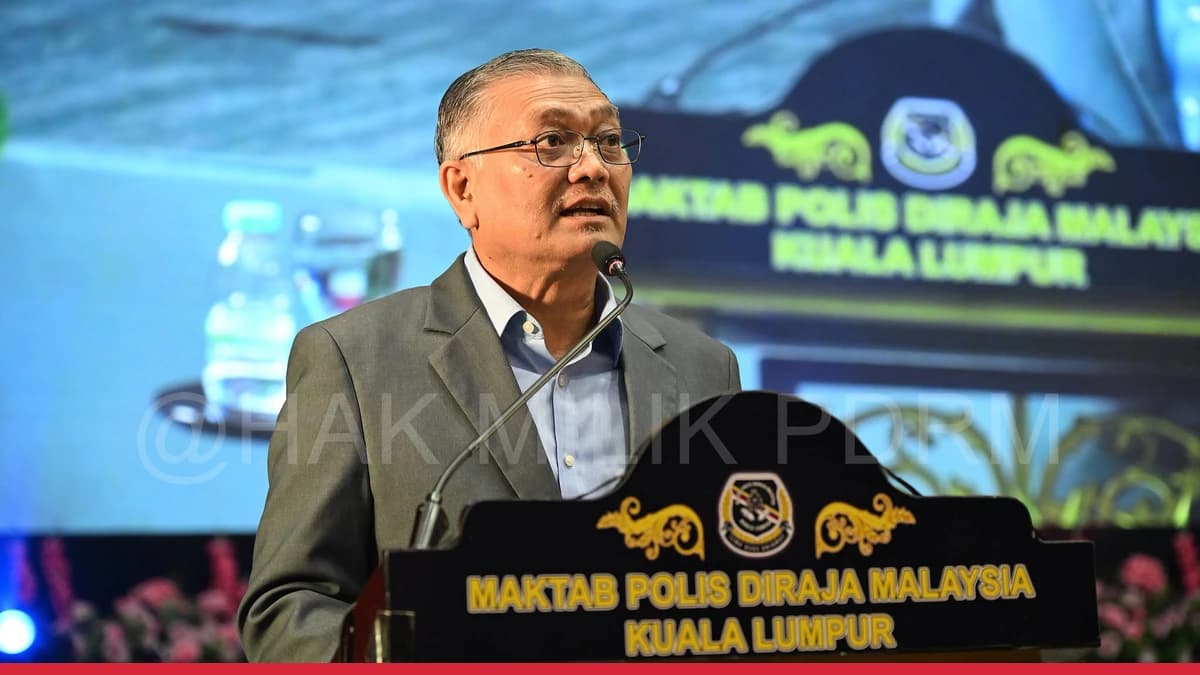 Deputy Home Minister Datuk Seri Shamsul Anuar Nasarah speaking at the PDRM AI investigation seminar