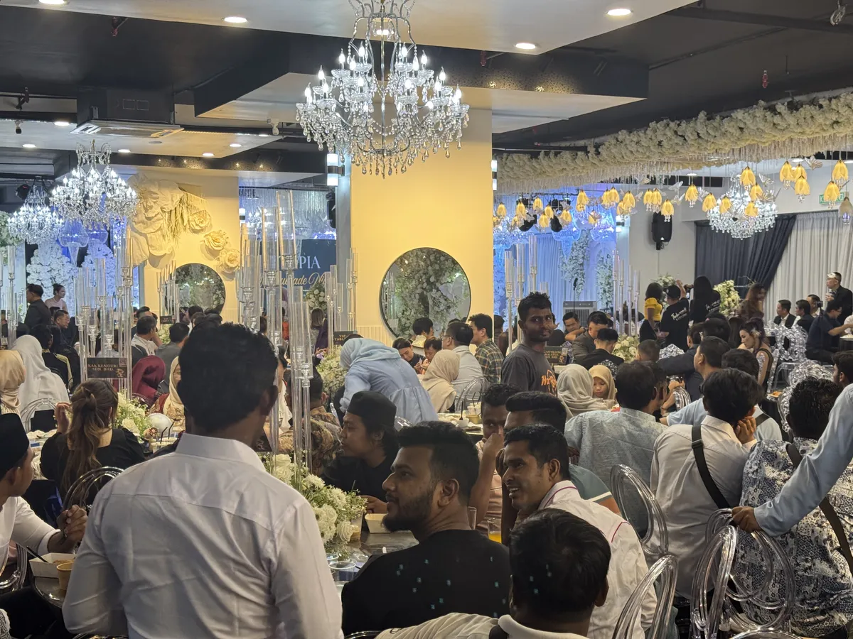 Utopia Masquerade Night dinner — full crowd