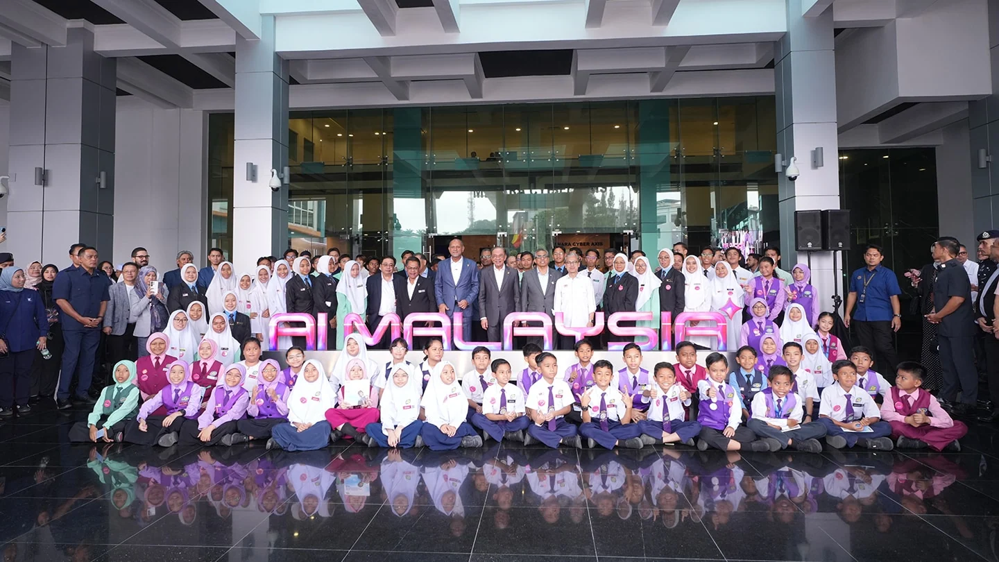 Officials, students and guests gathered at the official launch of AI Malaysia in Cyberjaya