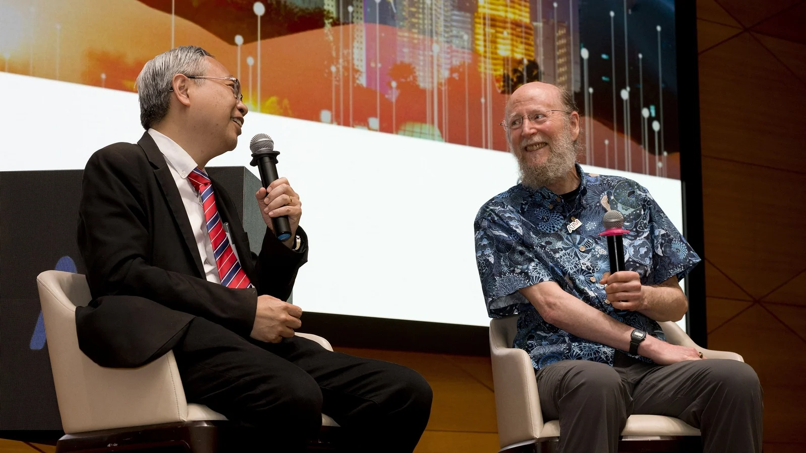 UTAR president Ewe Hong Tat speaks with AI researcher Richard Sutton