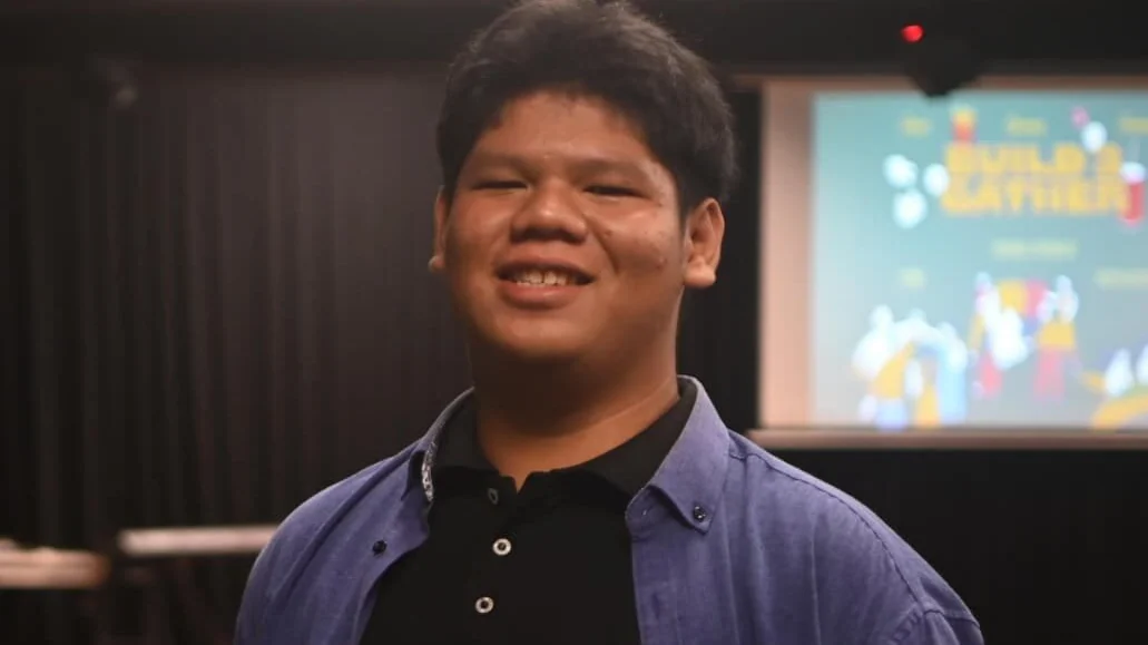 Student Alvin Jerred anak Olison in a Microsoft AIForMYFuture follow-up portrait