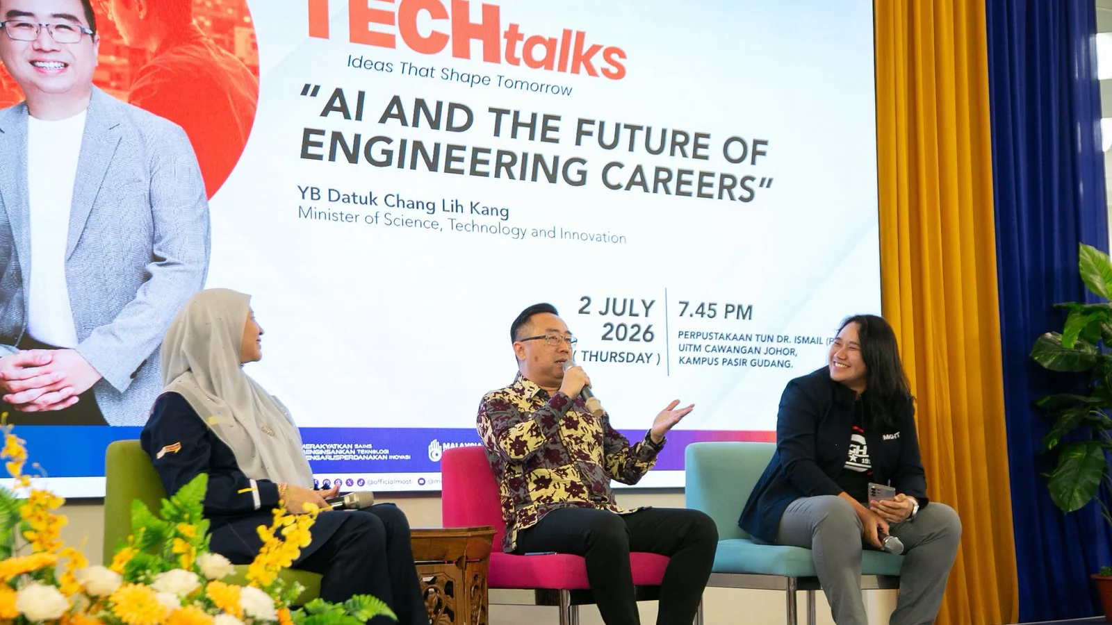 Science Minister Chang Lih Kang discusses AI and engineering careers with UiTM and MIGHT panellists in Pasir Gudang