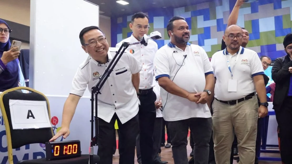 Chang Lih Kang observes a timed technology activity during a Malaysia Techlympics programme