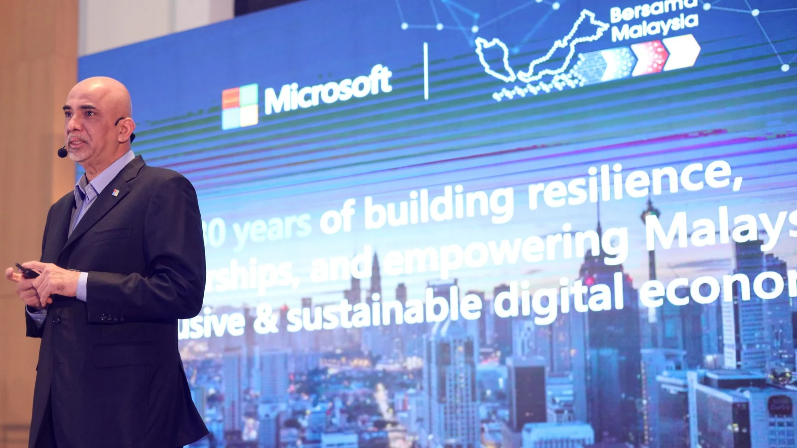 K Raman of Microsoft Malaysia speaks at the 2022 World Congress on Innovation and Technology in Penang