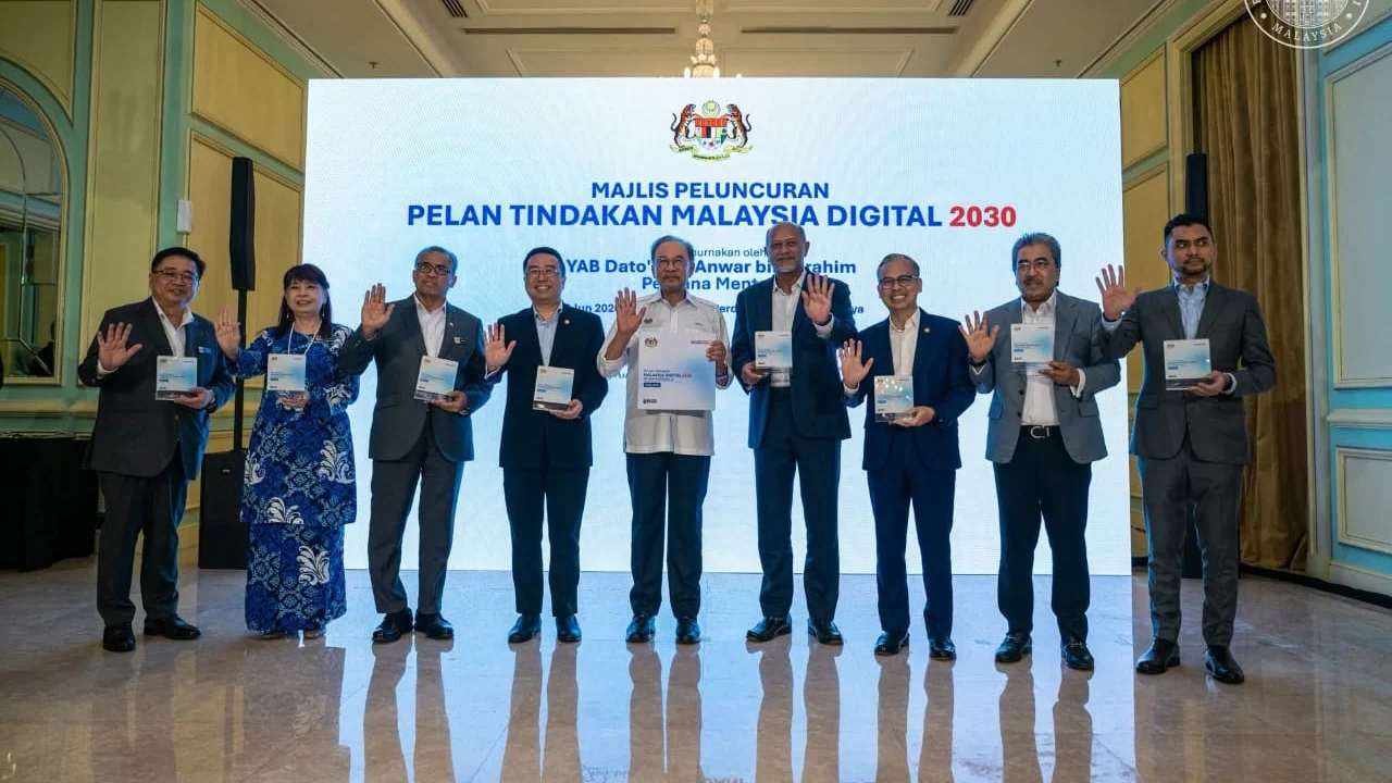 Prime Minister Anwar Ibrahim and MD2030 leaders display the new action plan