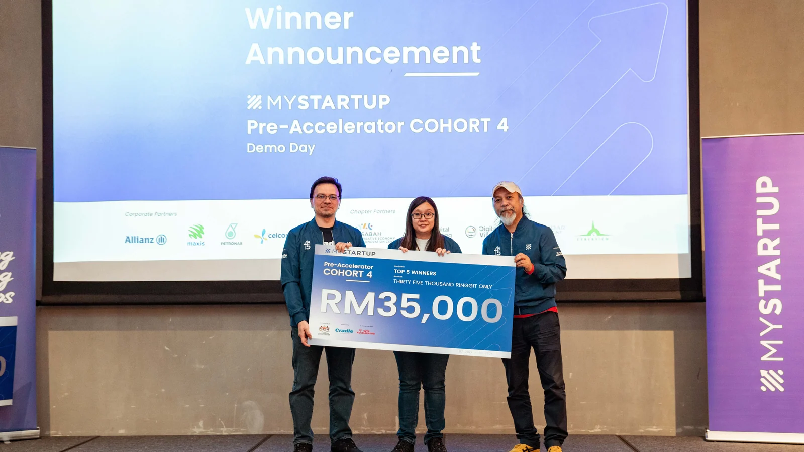 Vidanex team receives a Malaysian startup award in 2024