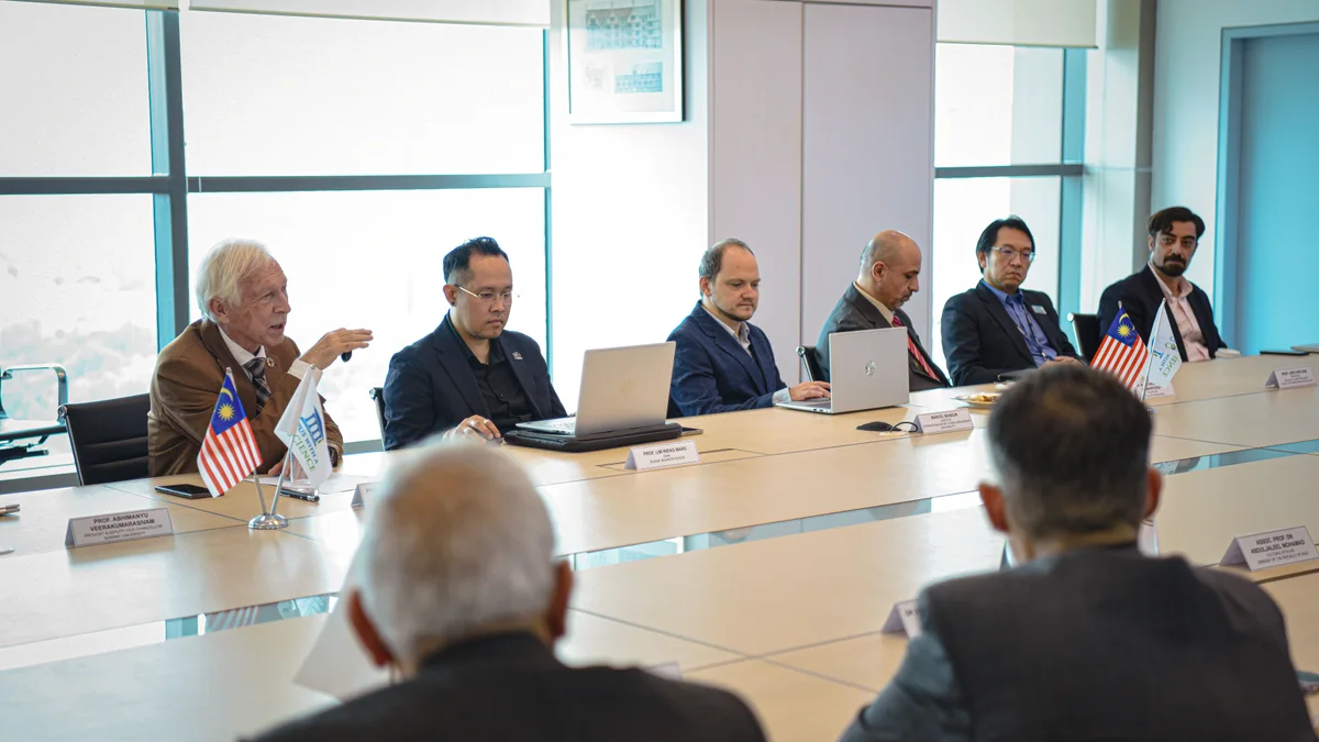 Sunway leaders speaking with Iraqi delegates across a conference table