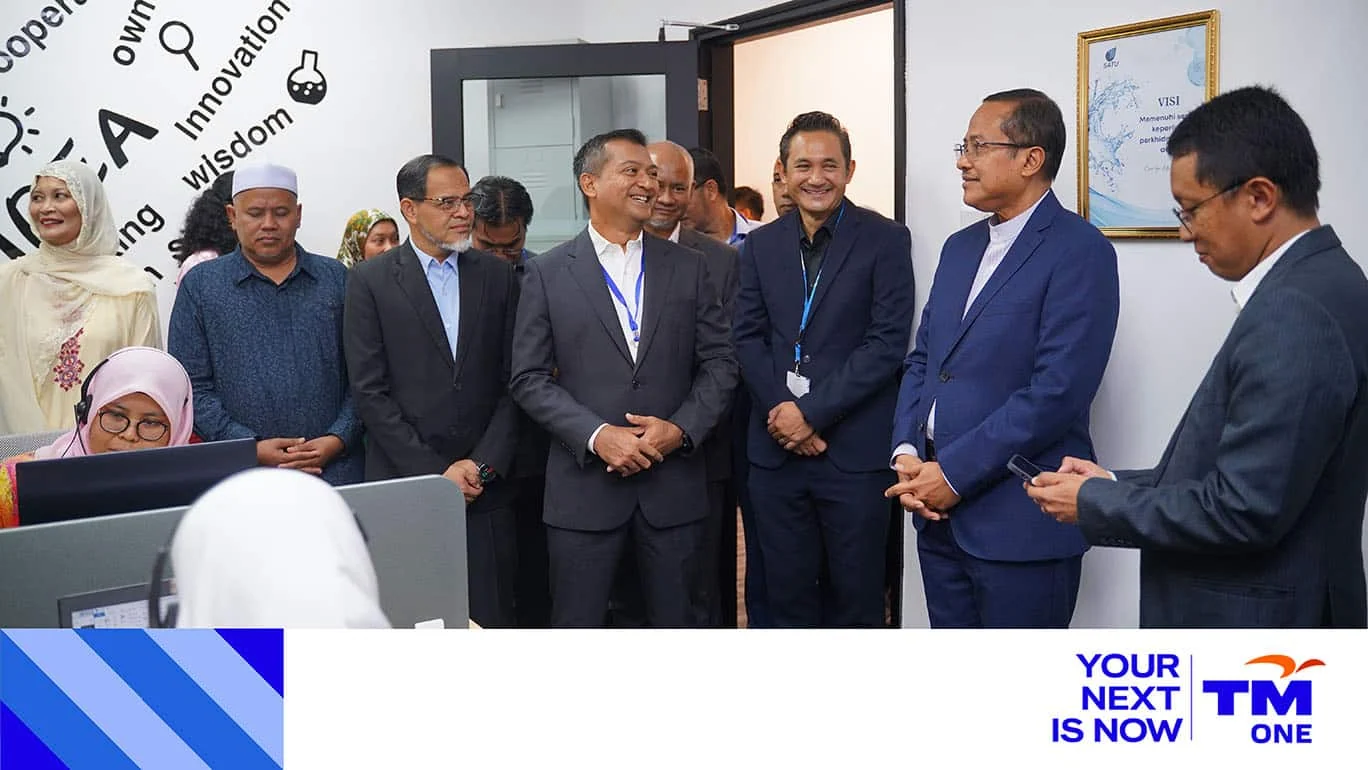 State and TM One leaders tour the operating floor of the Global Business Services Centre in Marang