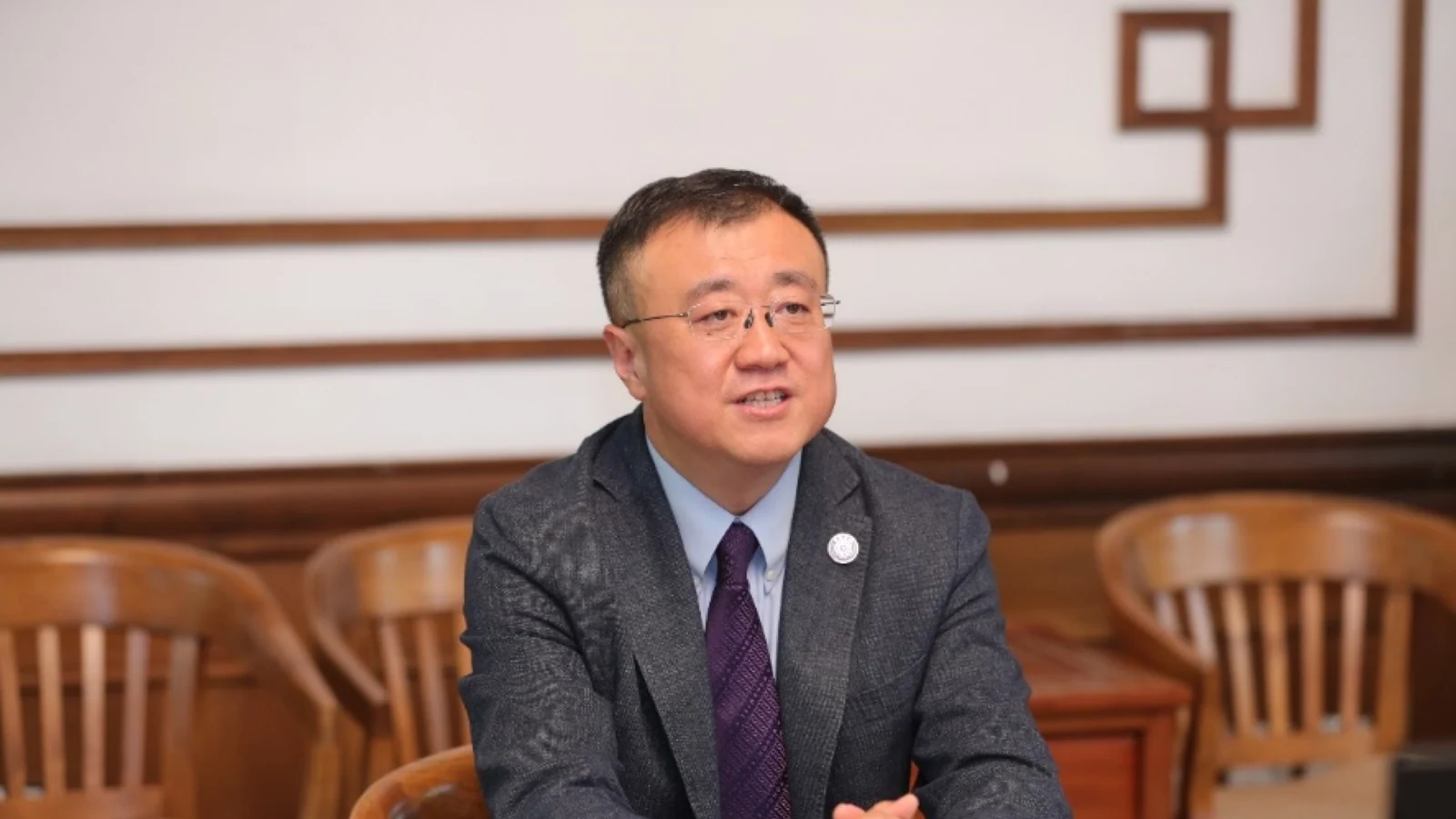 Tsinghua University Vice President Yang Bin speaking at an Asia Universities Summit