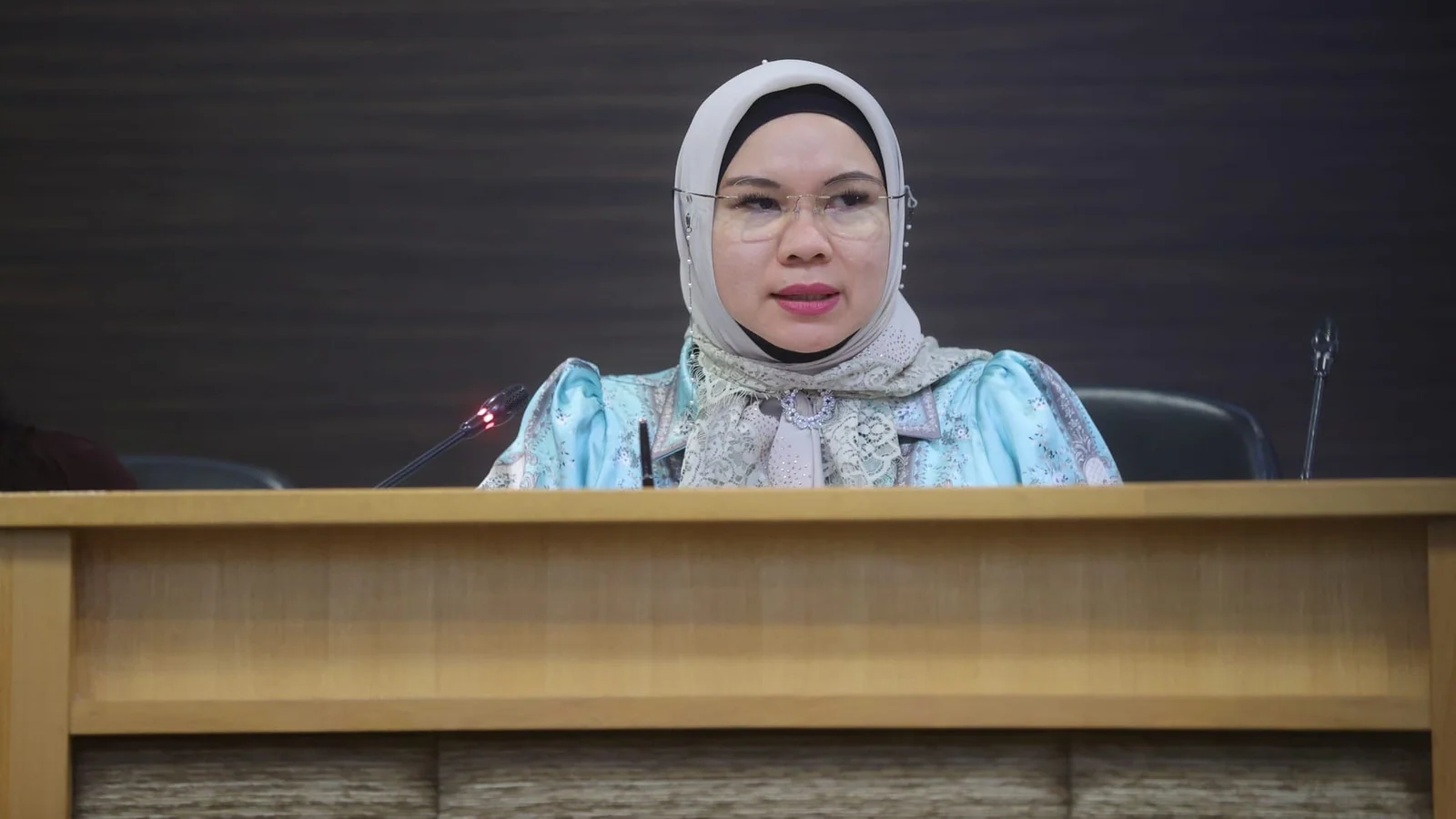 Universiti Malaya deputy vice-chancellor Hasniza Zaman Huri speaks during the later university-wide AI and data literacy programme ceremony