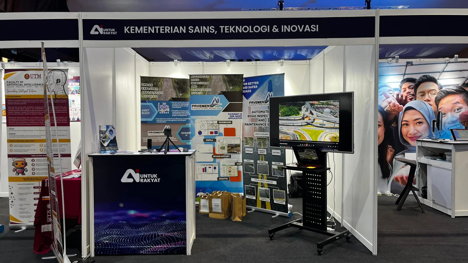 A Ministry of Science, Technology and Innovation exhibition booth at the AI for the People showcase at UPM