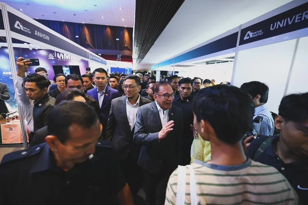 Visitors explore university exhibits during the AI untuk Rakyat launch at UPM