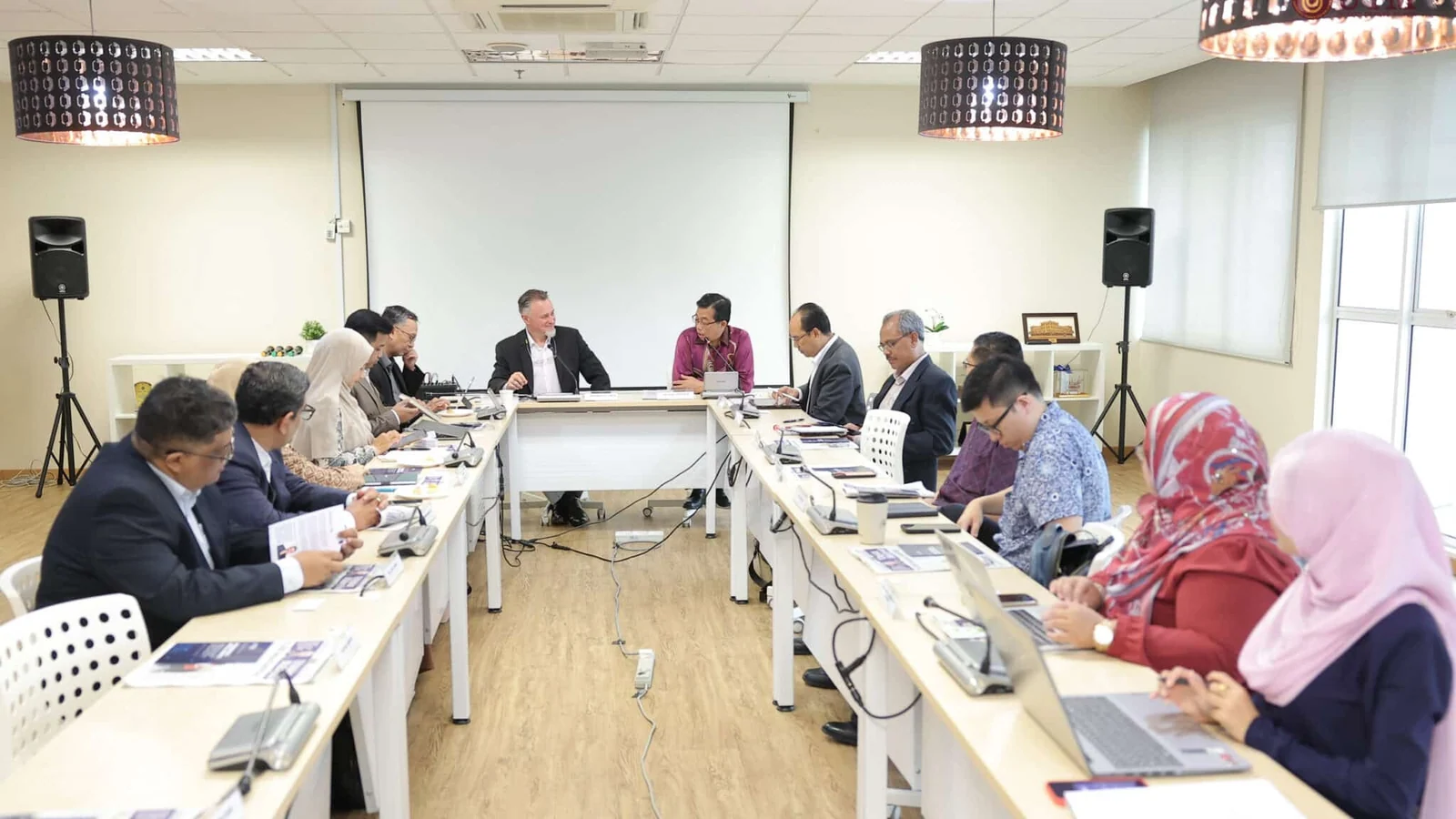 UTM leaders and invited experts discuss Malaysia's artificial intelligence agenda