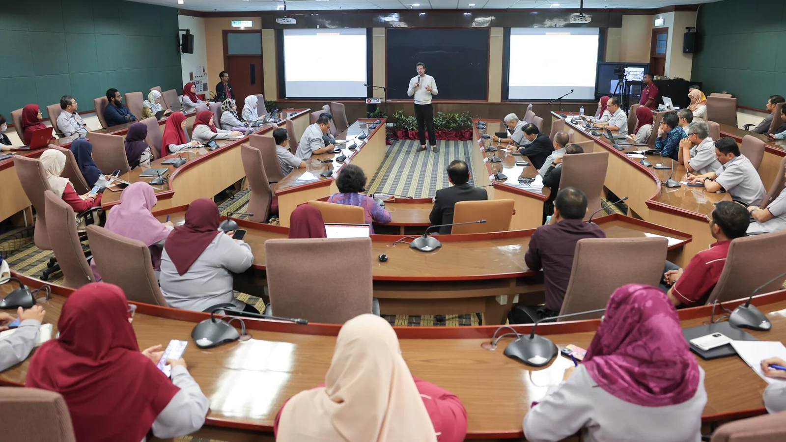 Academics and industry participants attend Zack Kass's artificial intelligence session at UTM
